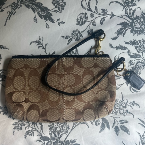 Coach monogram wristlet - Picture 6 of 7